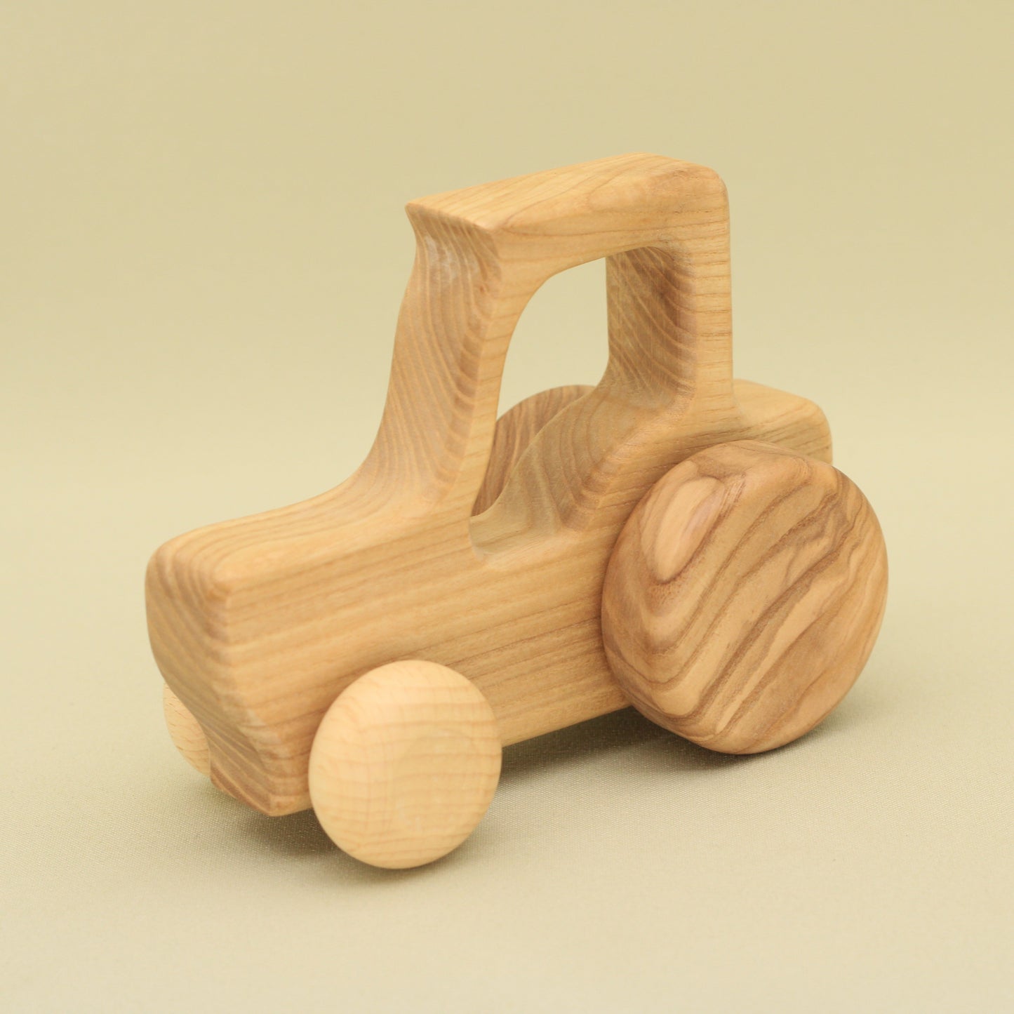 Lotes Toys wooden Eco Natural Tractor TR01