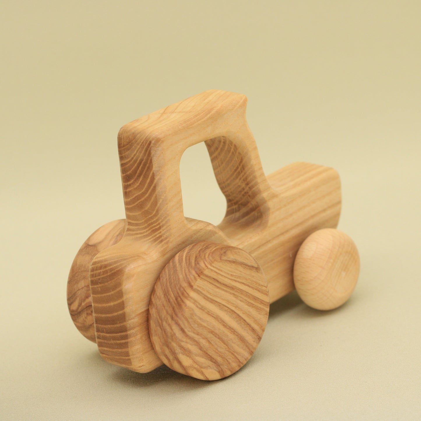 Lotes Toys wooden Eco Natural Tractor TR01