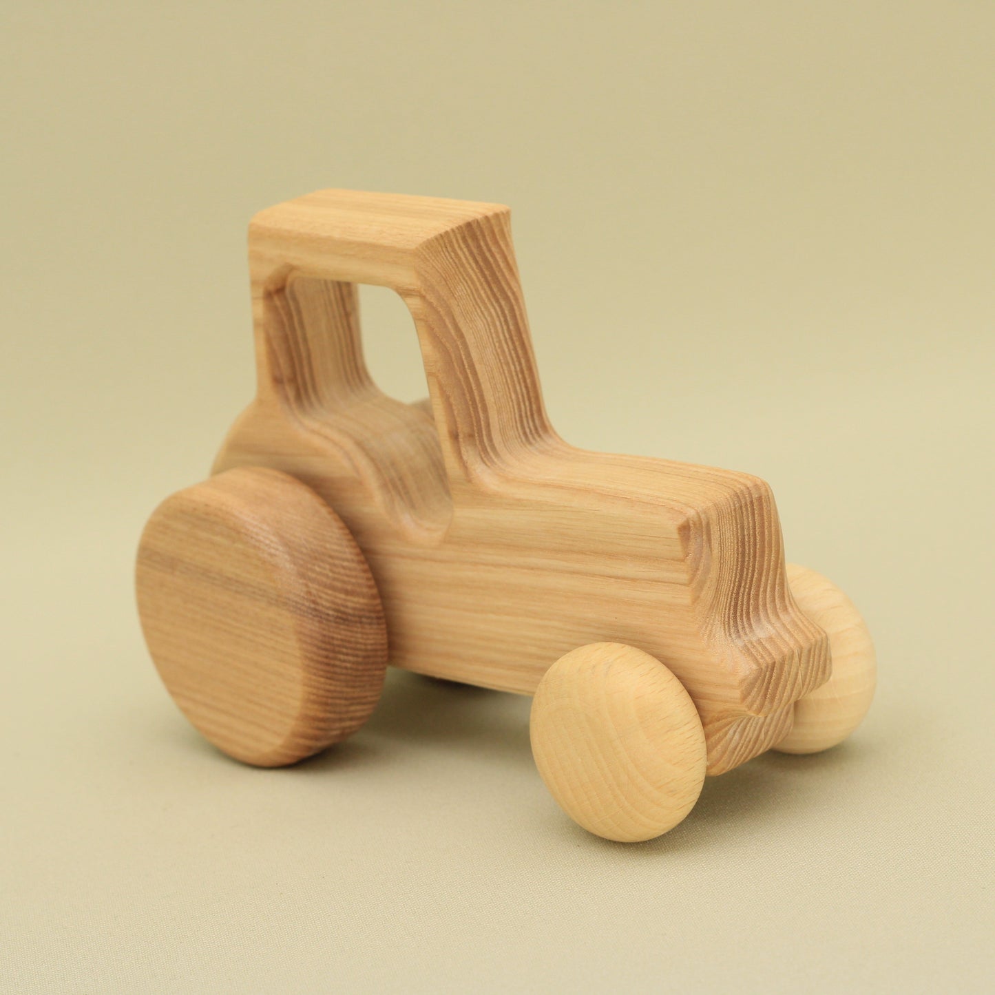Lotes Toys wooden Eco Natural Tractor TR03