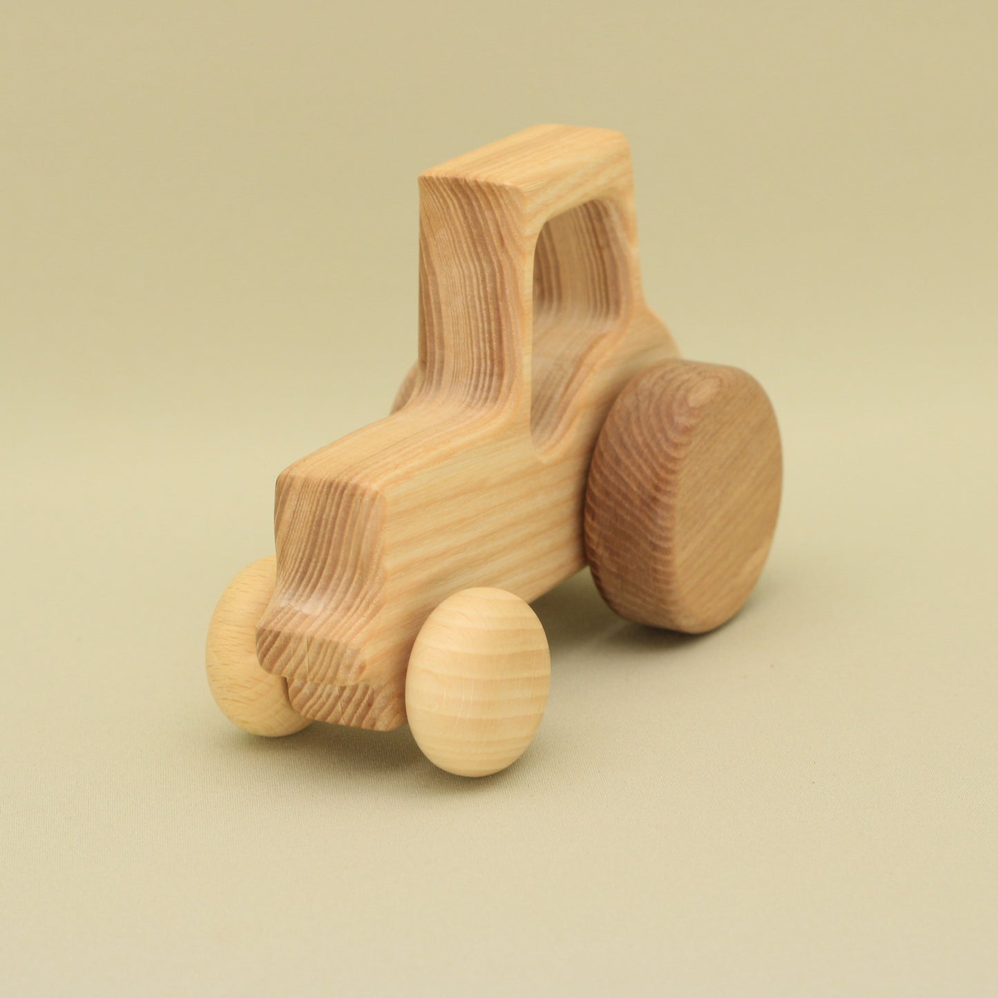 Lotes Toys wooden Eco Natural Tractor TR03