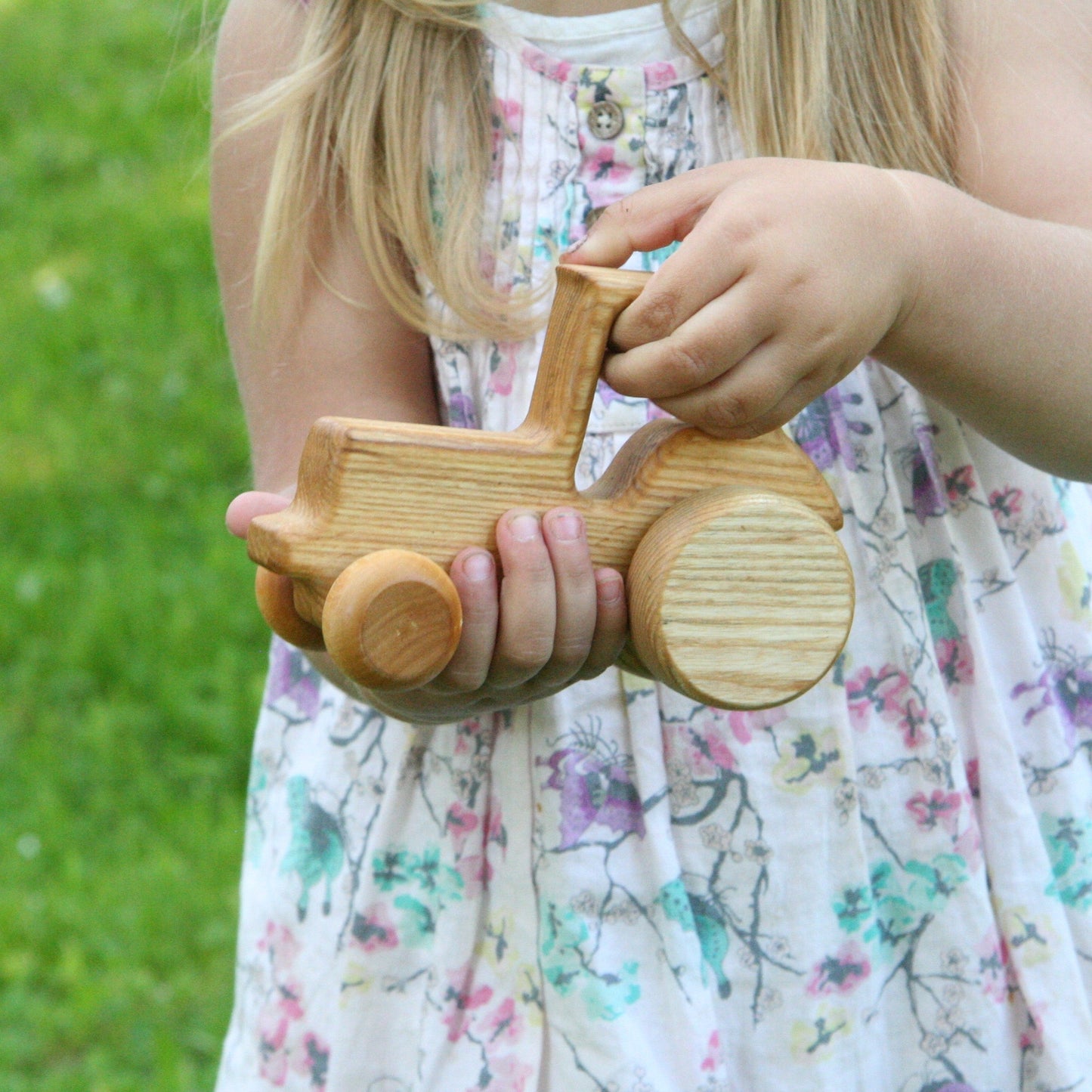 Lotes Toys wooden Eco Natural Tractor TR03
