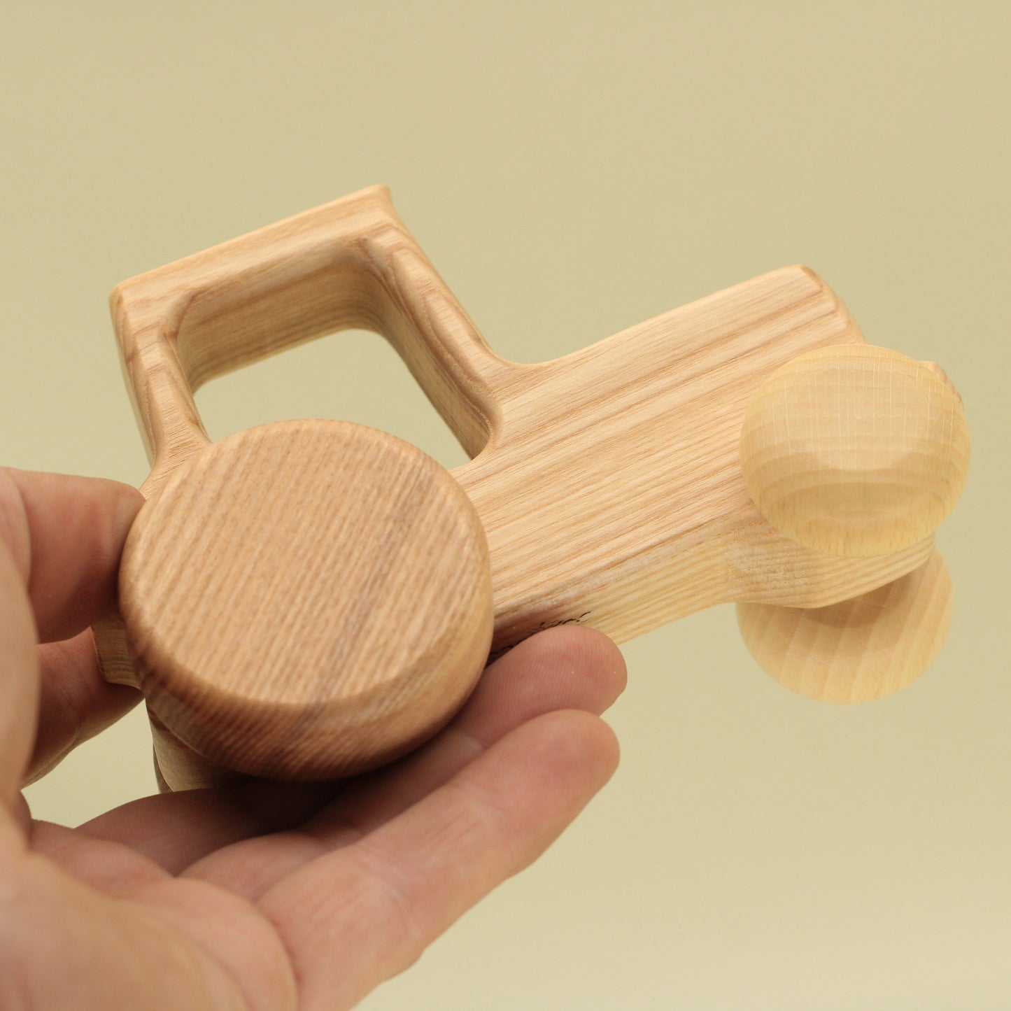 Lotes Toys wooden Eco Natural Tractor TR03