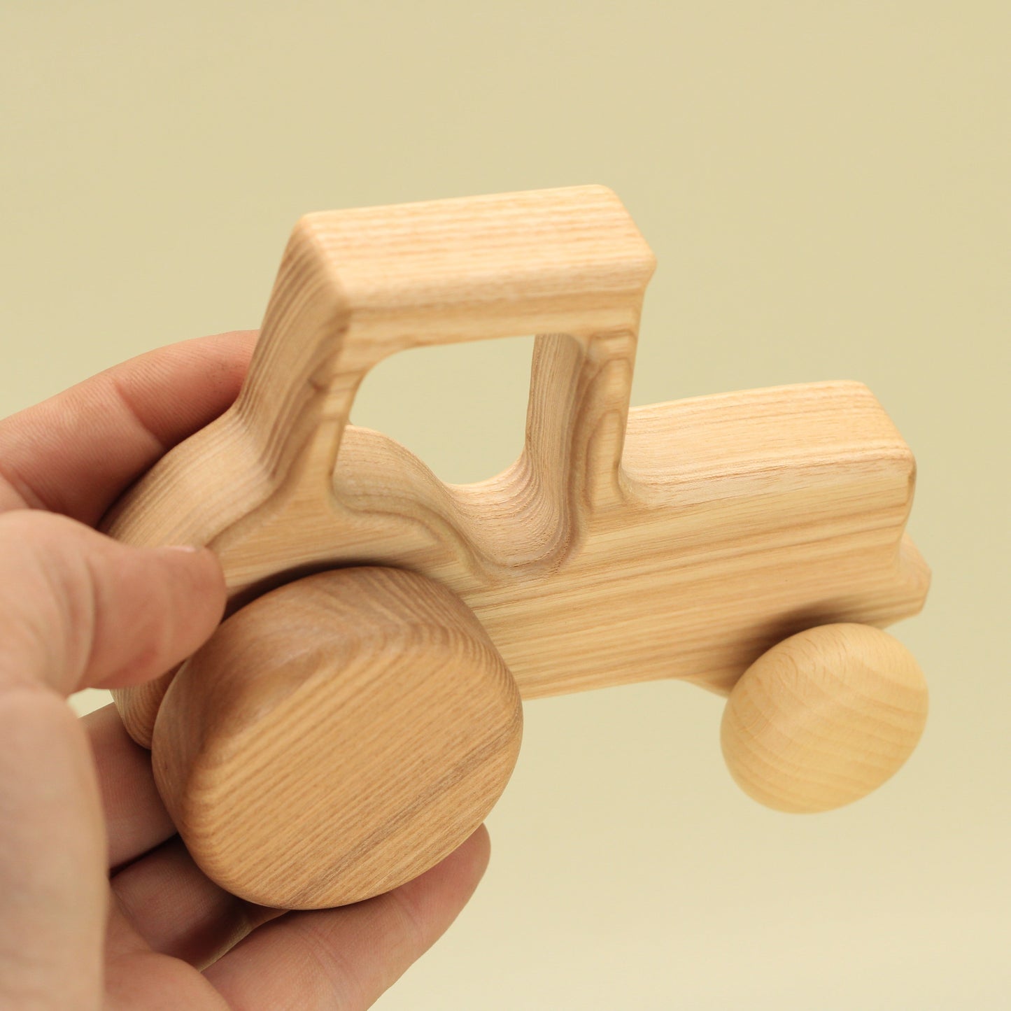 Lotes Toys wooden Eco Natural Tractor TR03