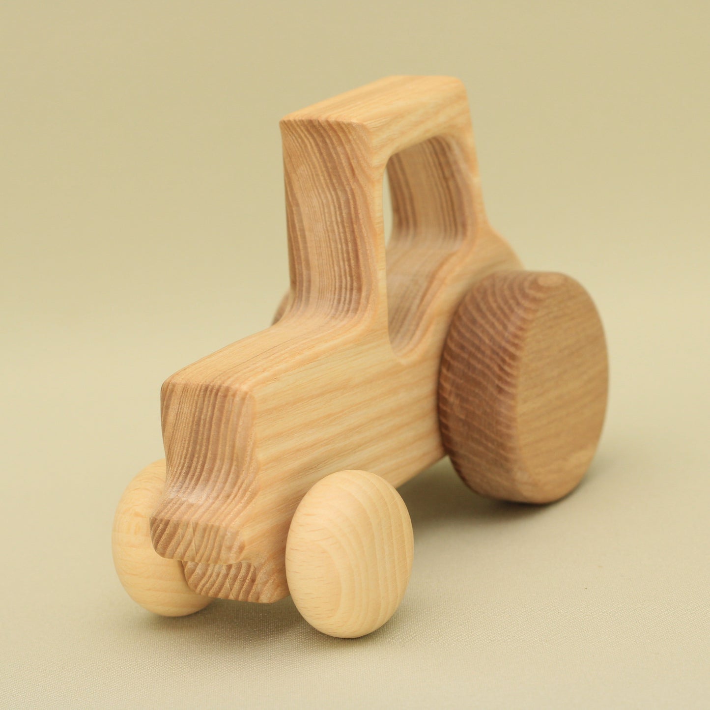 Lotes Toys wooden Eco Natural Tractor TR03