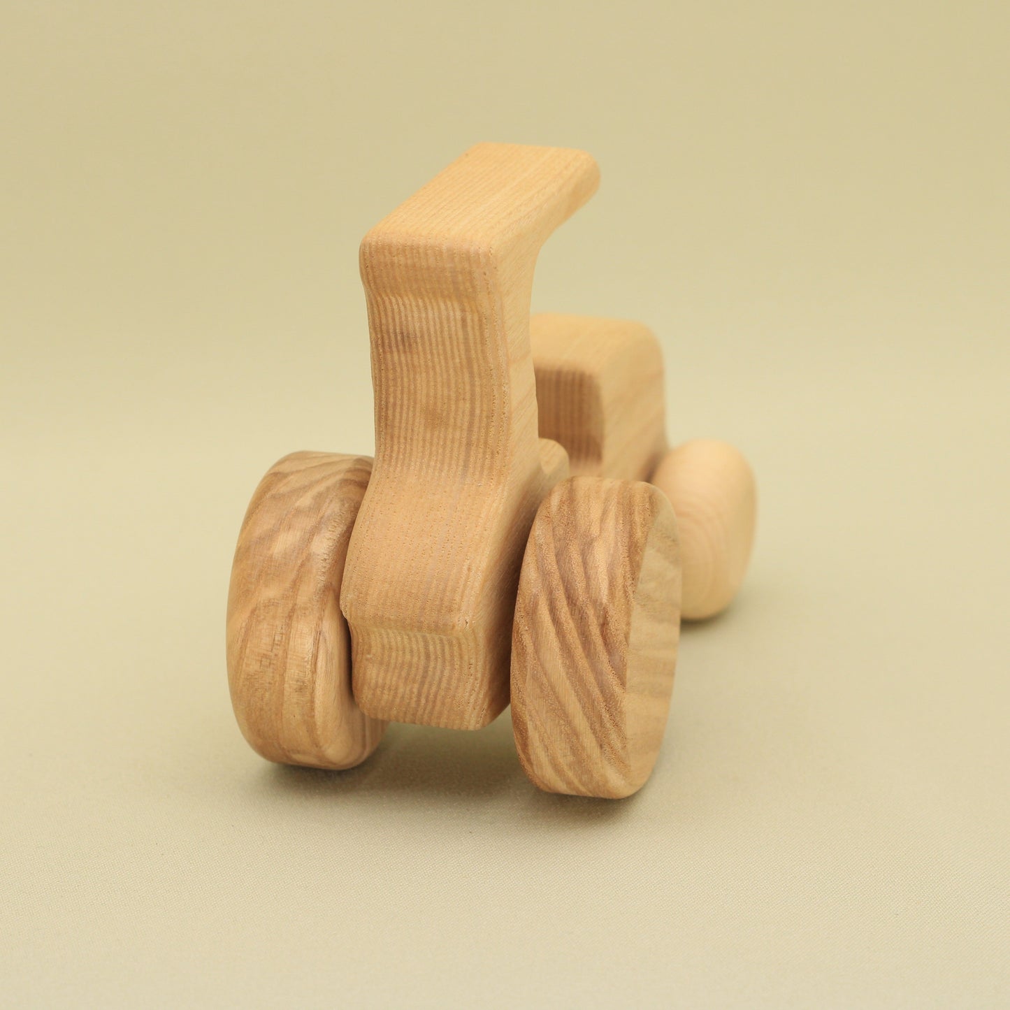 Lotes Toys wooden Eco Natural Tractor TR04