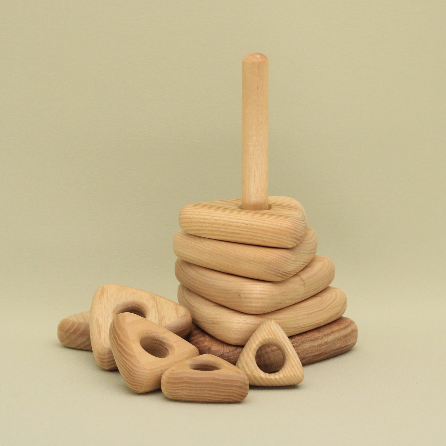 Lotes Toys Natural Triangle Wooden Stacking Pyramid - 10 pieces PY05