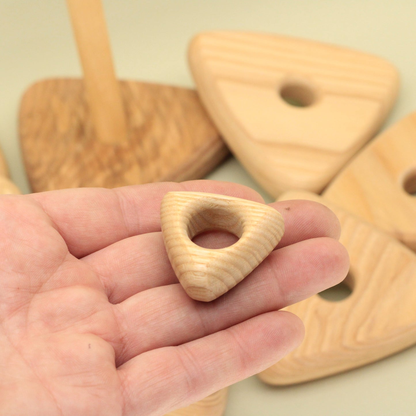 Lotes Toys Natural Triangle Wooden Stacking Pyramid - 10 pieces PY05