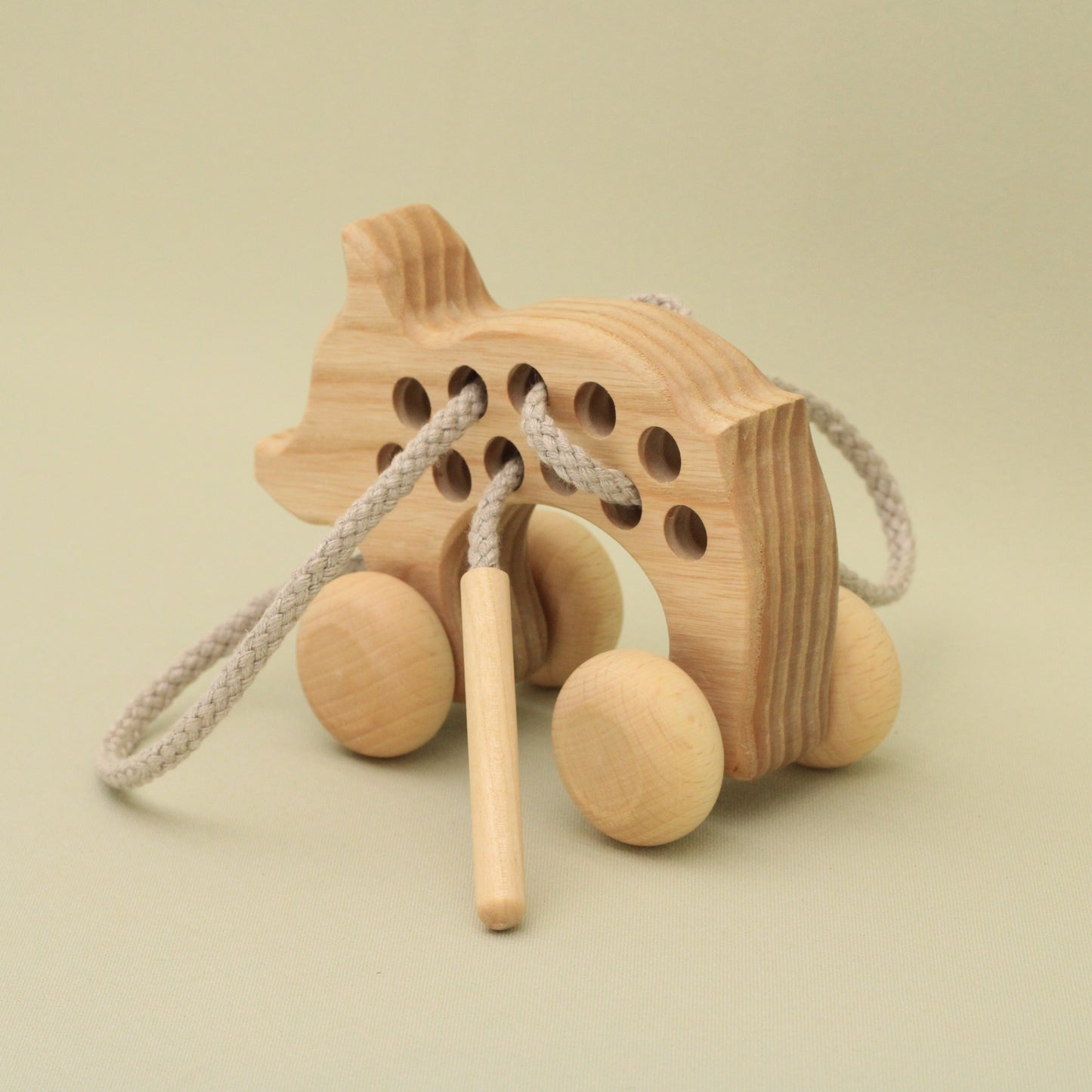 Lotes Toys Natural Wooden Threading Lacing Piglet TT55