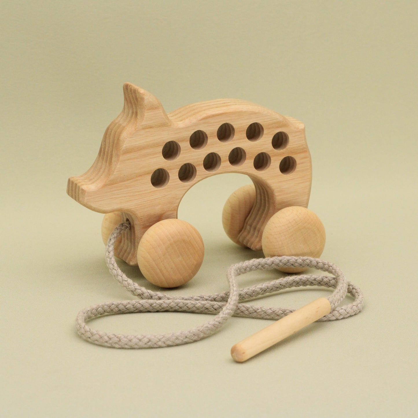 Lotes Toys Natural Wooden Threading Lacing Piglet TT55