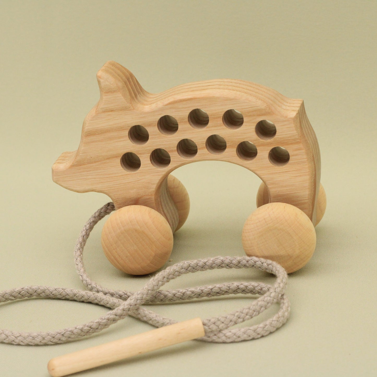 Lotes Toys Natural Wooden Threading Lacing Piglet TT55