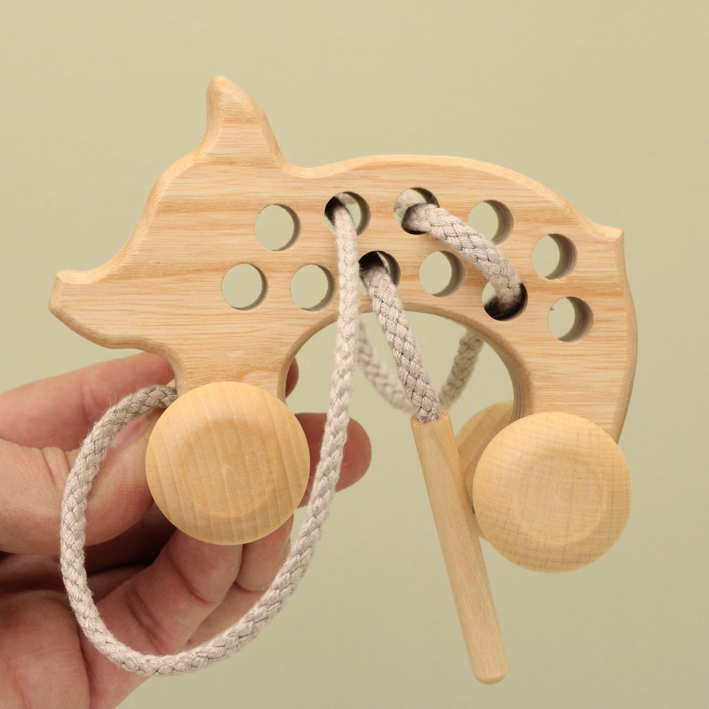 Lotes Toys Natural Wooden Threading Lacing Piglet TT55