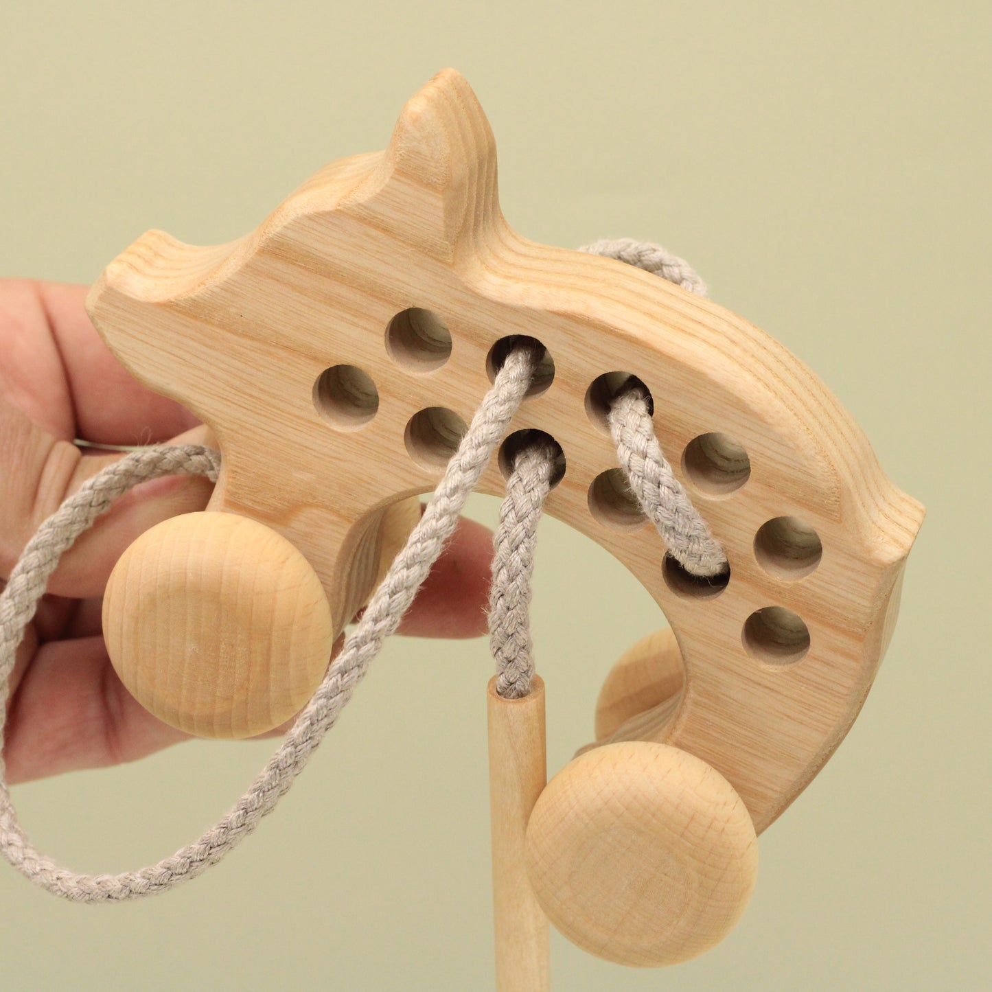 Lotes Toys Natural Wooden Threading Lacing Piglet TT55