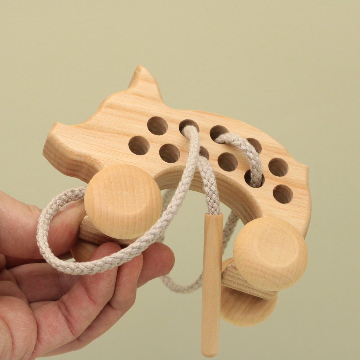Lotes Toys Natural Wooden Threading Lacing Piglet TT55
