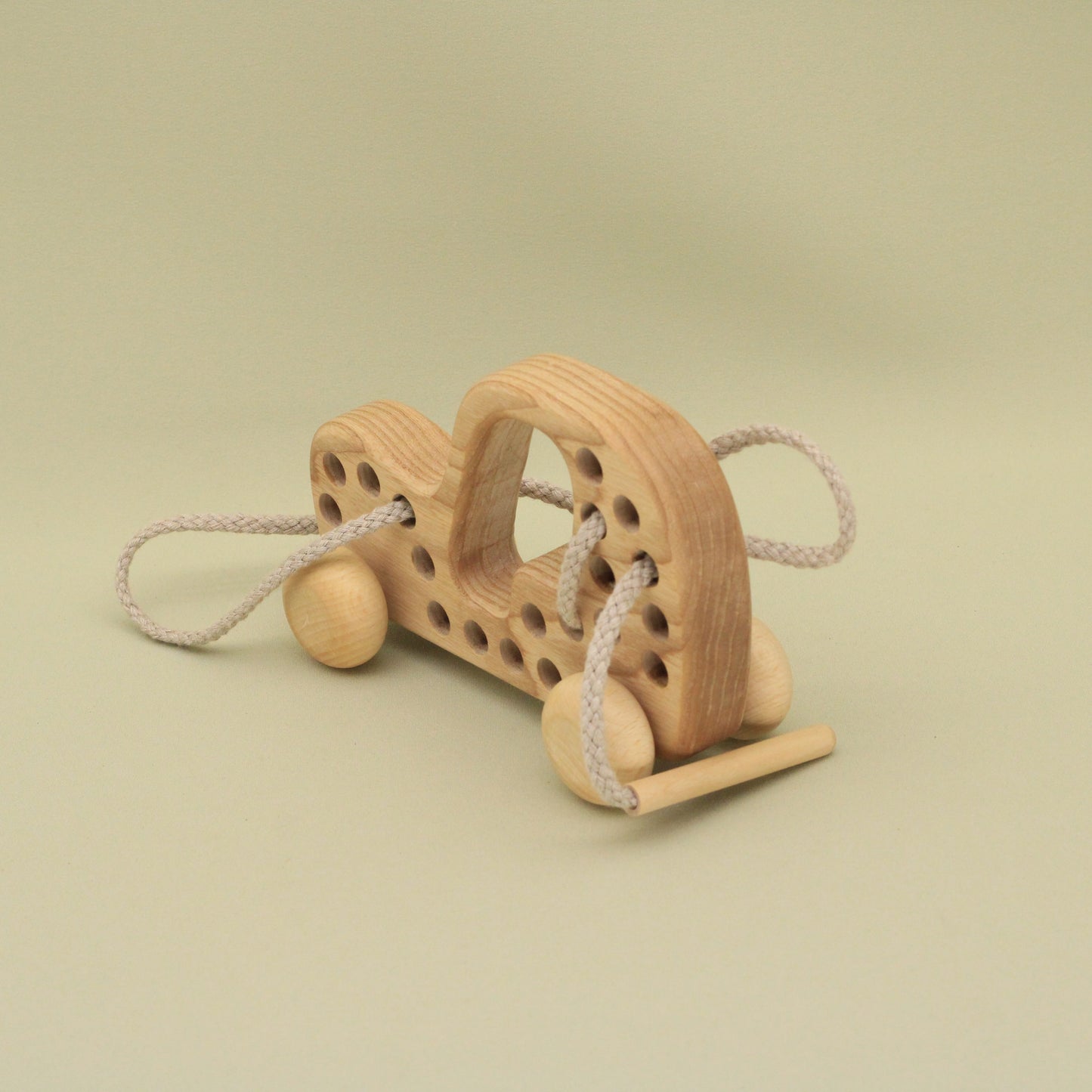 Lotes Toys Natural Wooden Threading Lacing Bus TT62