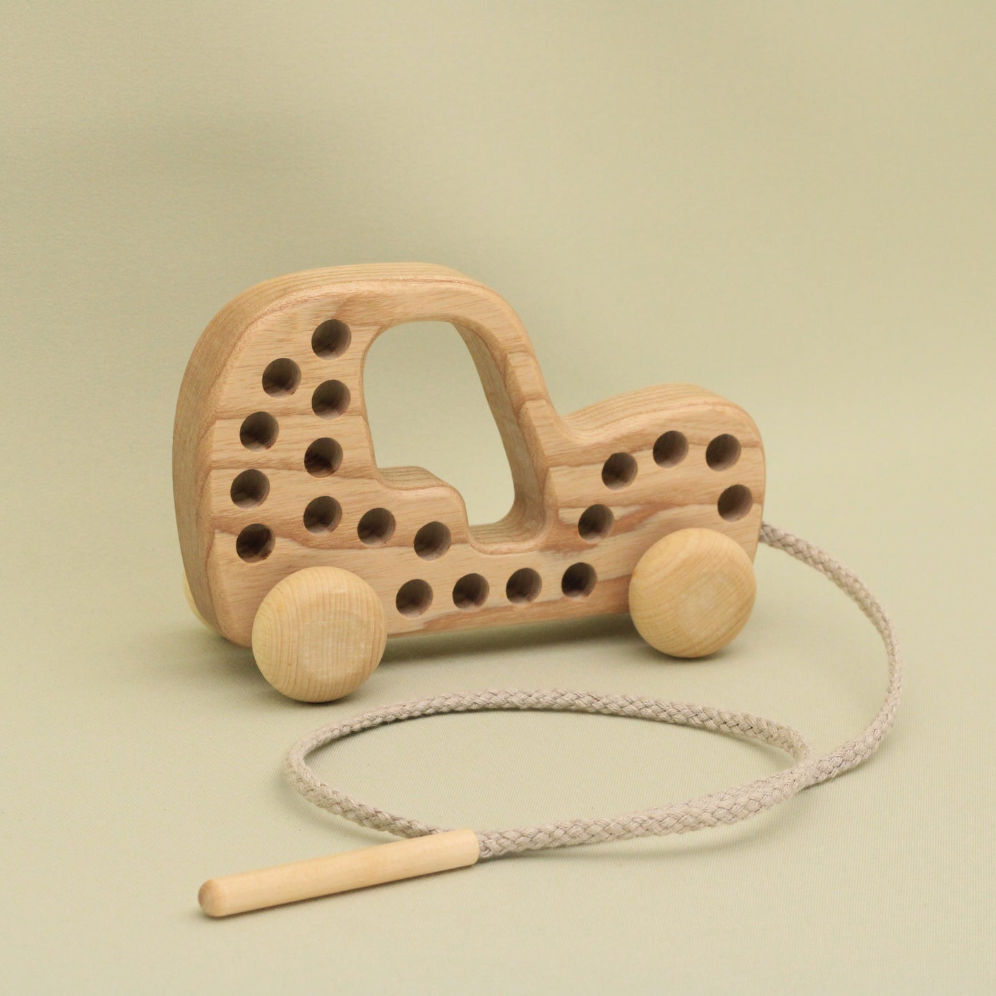 Lotes Toys Natural Wooden Threading Lacing Bus TT62