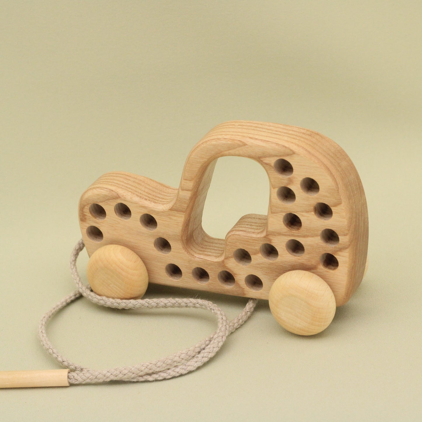 Lotes Toys Natural Wooden Threading Lacing Bus TT62