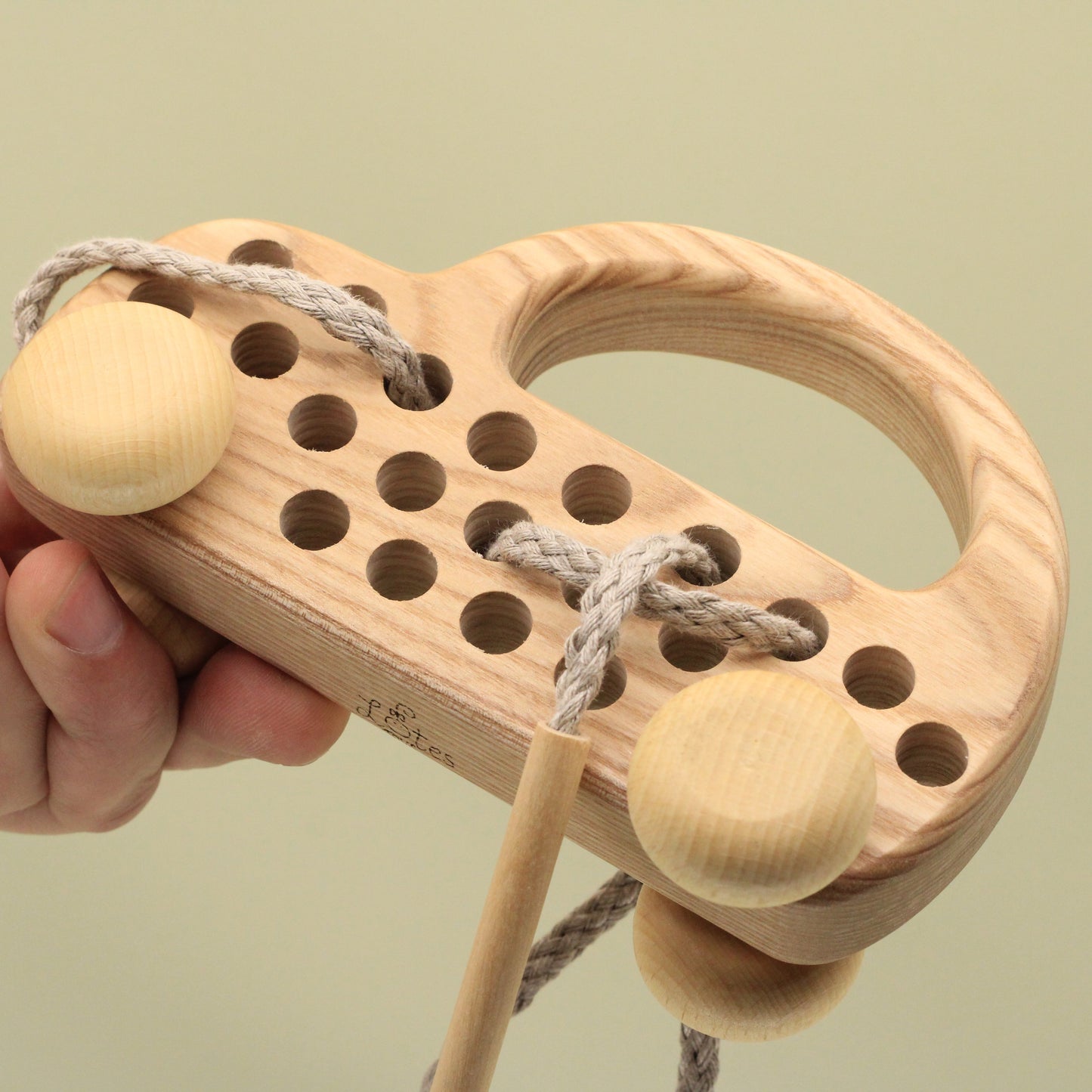Lotes Toys Natural Wooden Threading Lacing Elektro-Car TT63