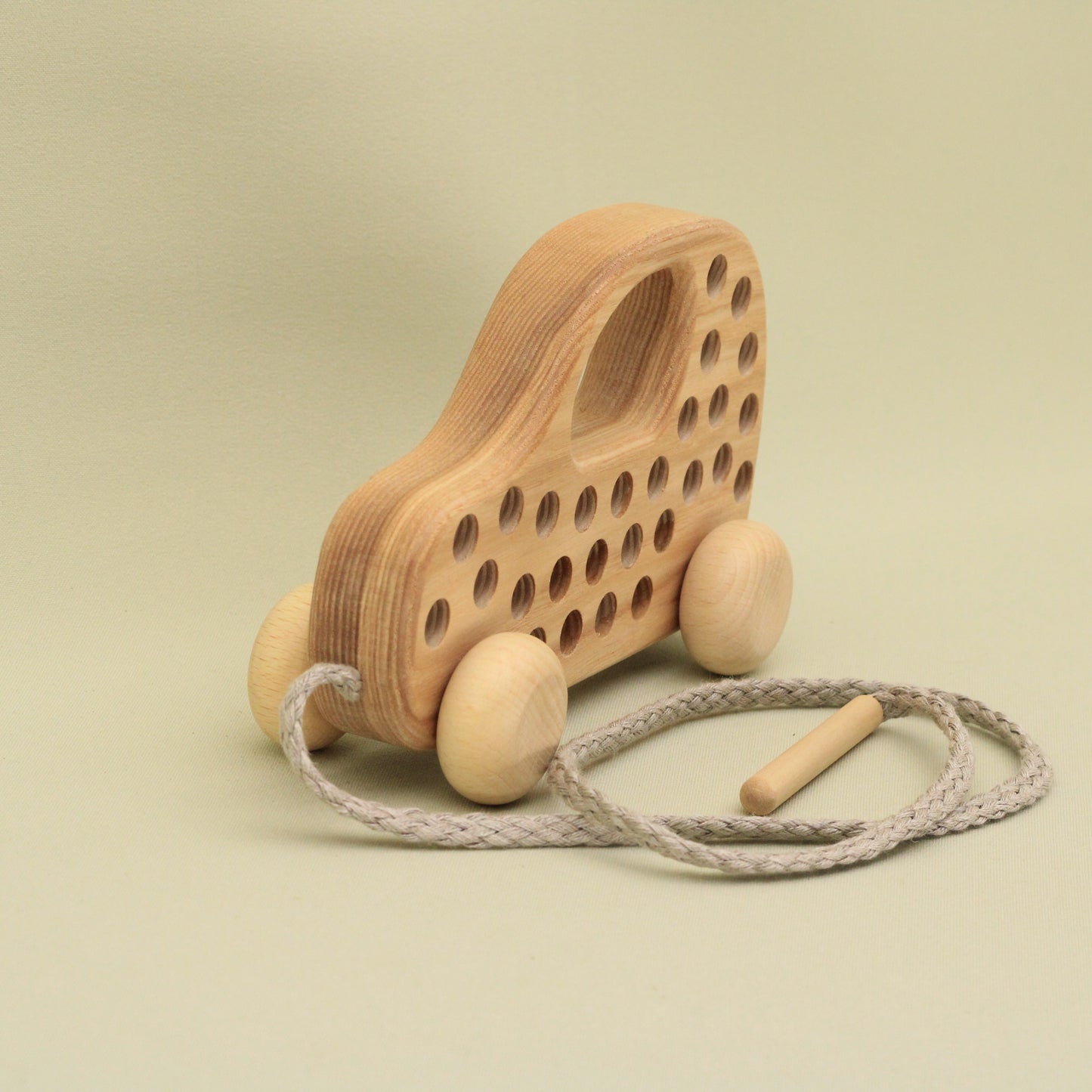Lotes Toys Natural Wooden Threading Lacing Car TT64