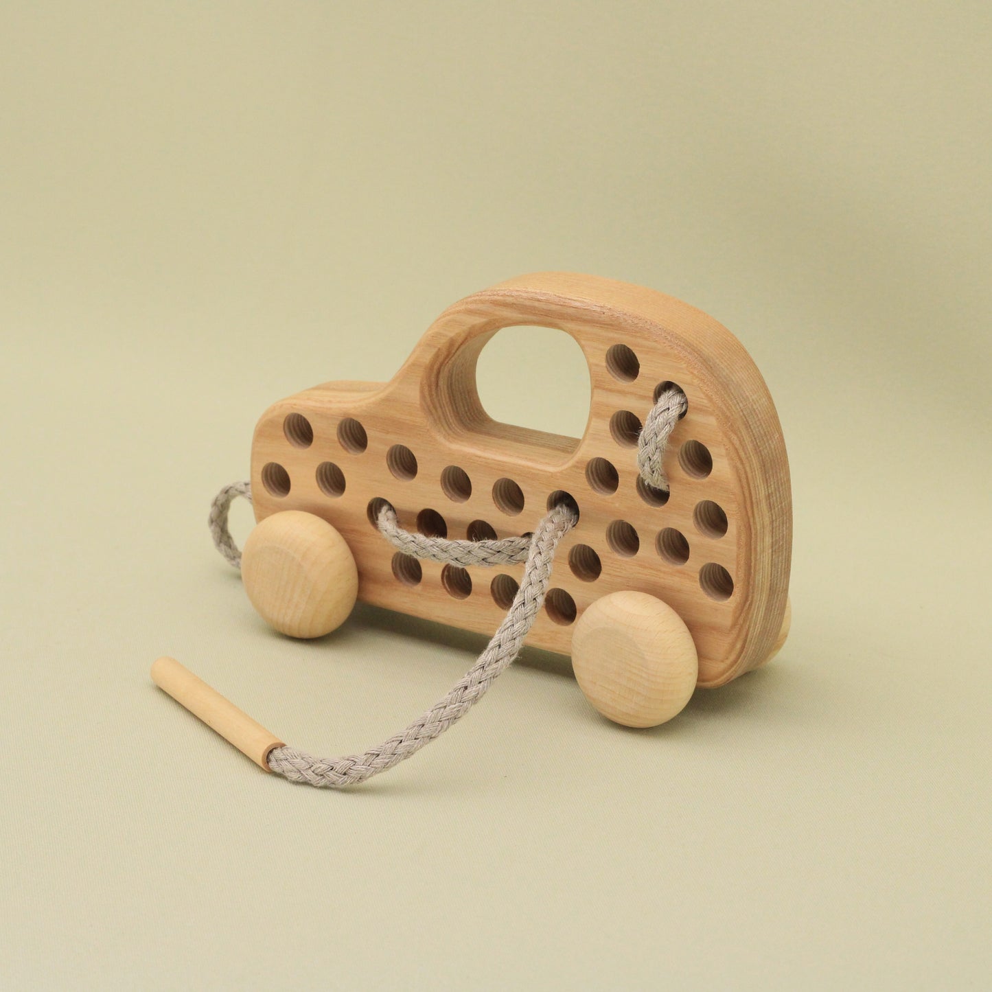Lotes Toys Natural Wooden Threading Lacing Car TT64