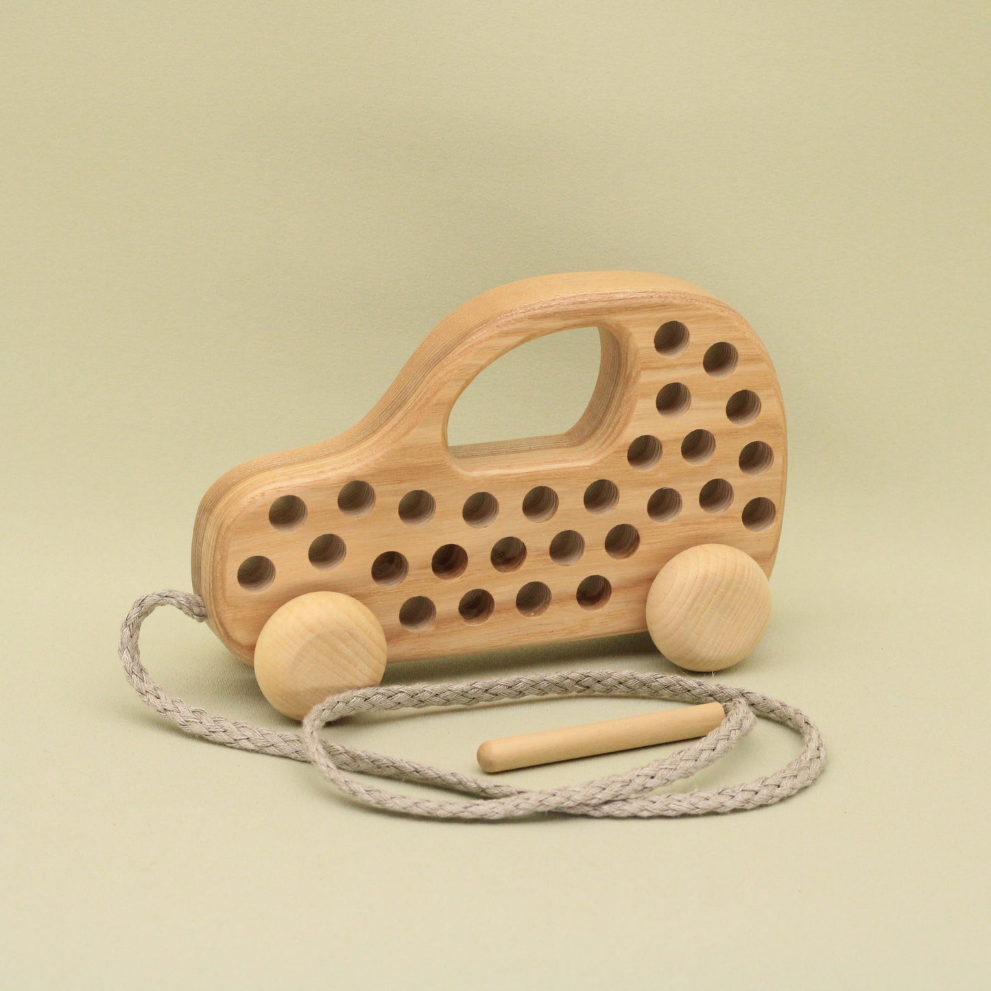 Lotes Toys Natural Wooden Threading Lacing Car TT64