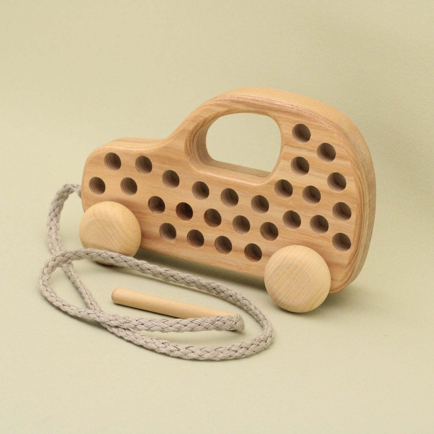 Lotes Toys Natural Wooden Threading Lacing Car TT64