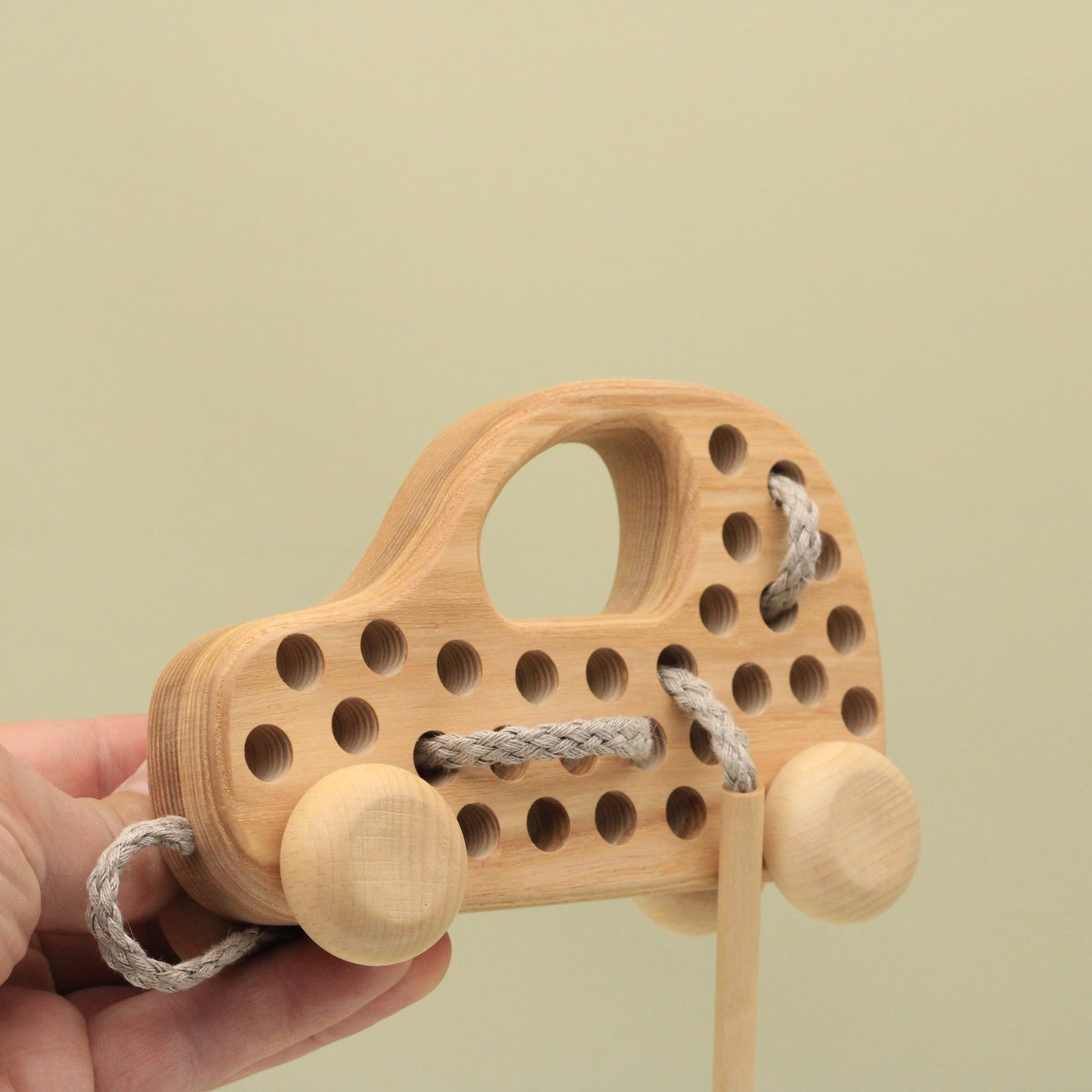 Lotes Toys Natural Wooden Threading Lacing Car TT64