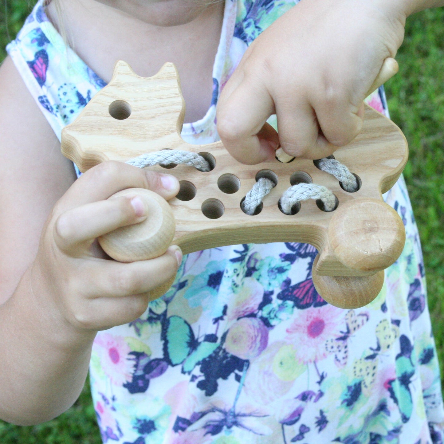 Lotes Toys Natural Wooden Threading Lacing Cat TT42