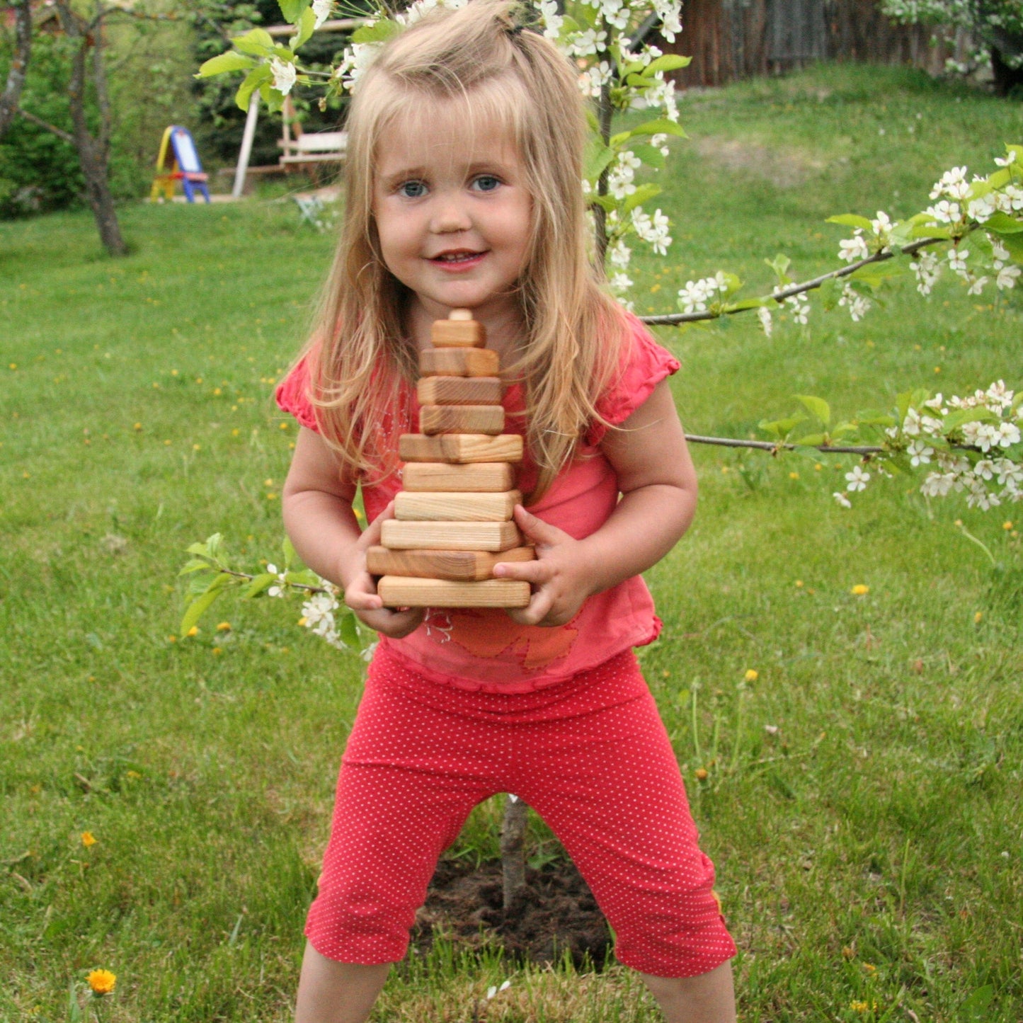 Lotes Toys Natural Square Wooden Stacking Pyramid - 10 pieces PY01