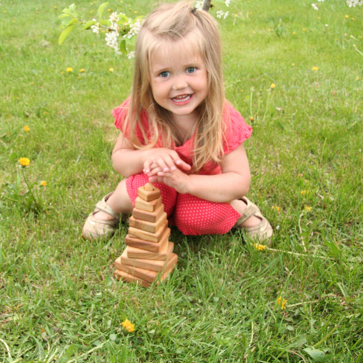 Lotes Toys Natural Square Wooden Stacking Pyramid - 10 pieces PY01