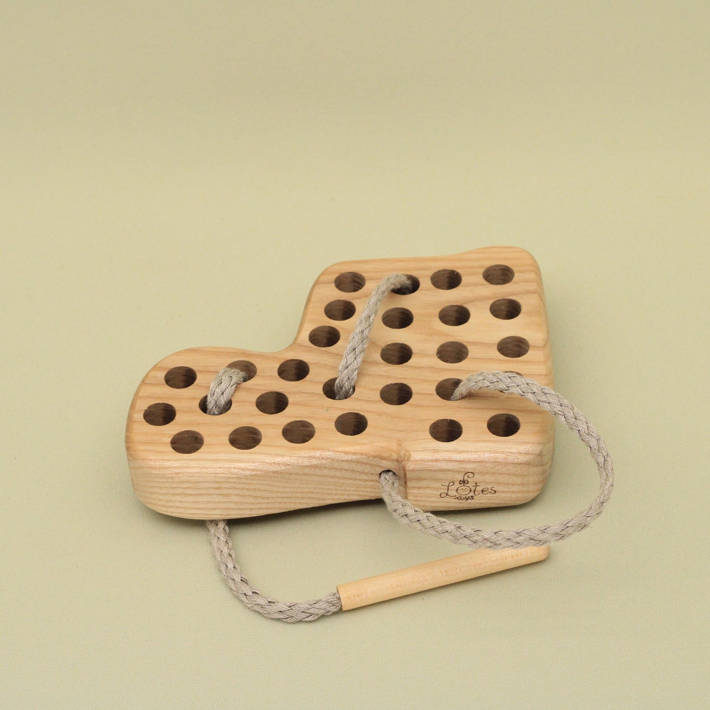 Lotes Toys Natural Wooden Threading Lacing Boot TT05