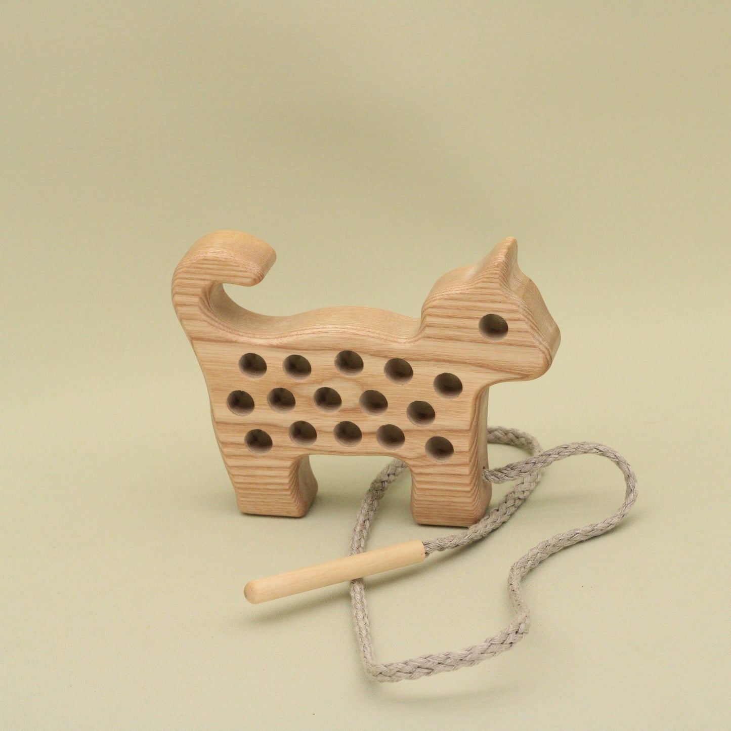 Lotes Toys Natural Wooden Threading Lacing Cat TT12