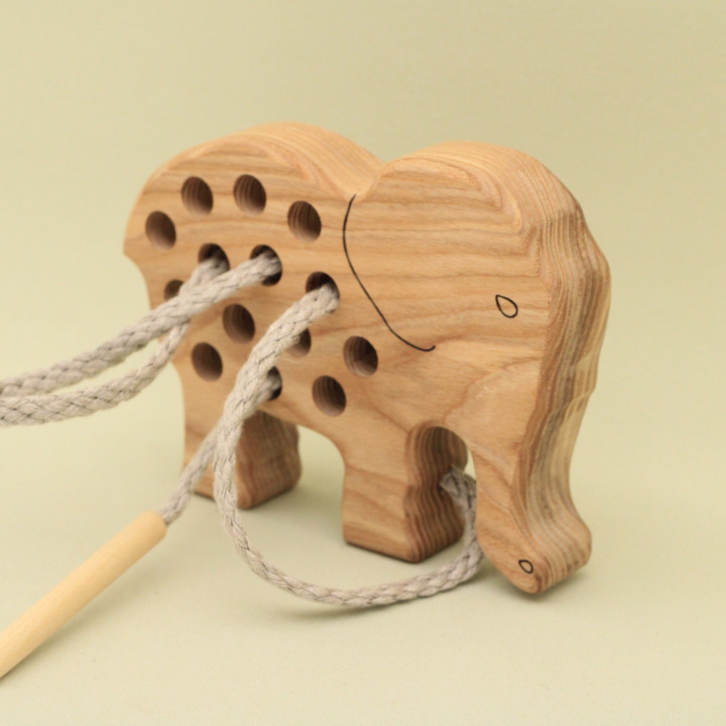 Lotes Toys Natural Wooden Threading Lacing Elephant TT26