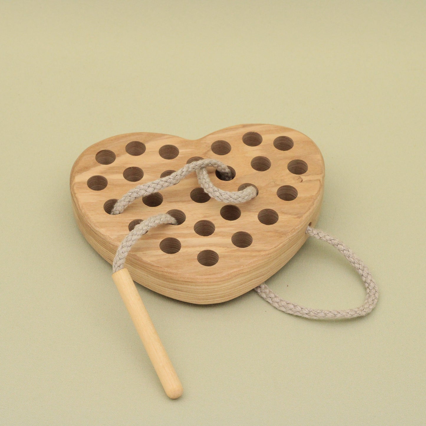Lotes Toys Natural Wooden Threading Lacing Heart TT20