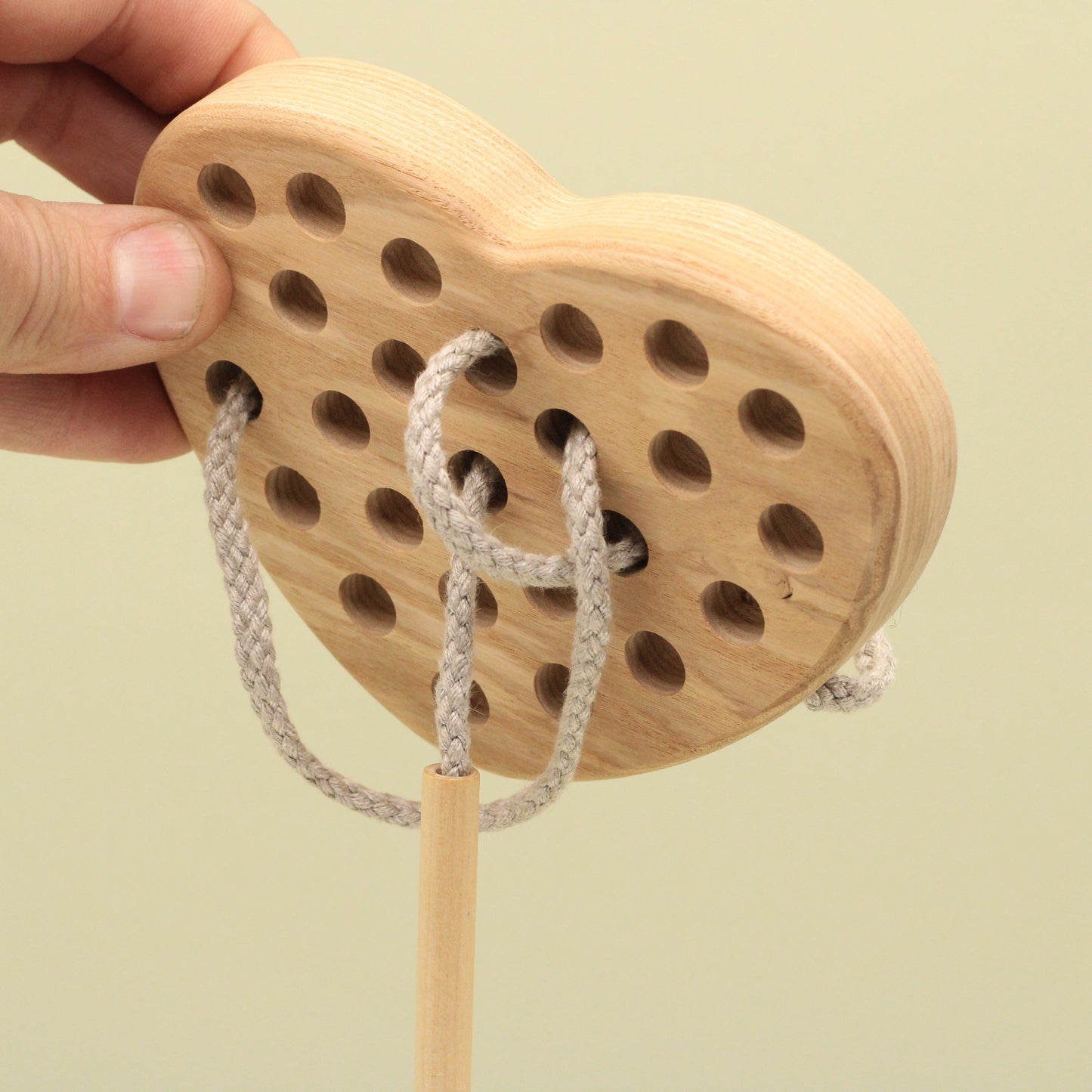 Lotes Toys Natural Wooden Threading Lacing Heart TT20