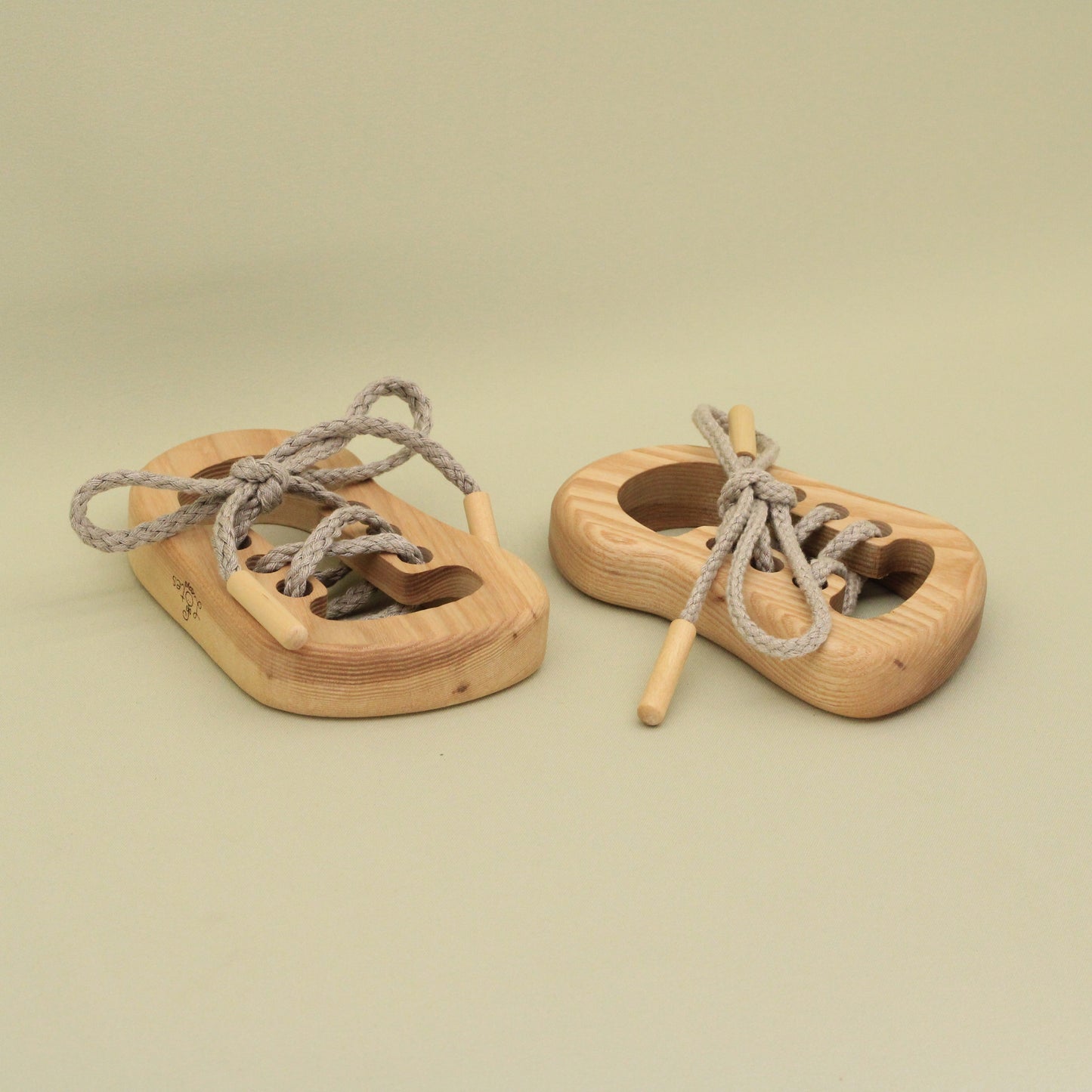 Lotes Toys Natural Wooden Threading Lacing Shoe pair TT19 L,R