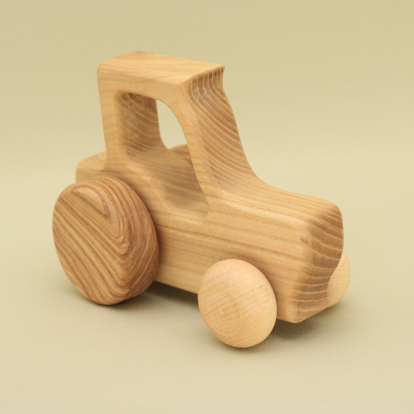 Lotes Toys wooden Eco Natural Tractor TR01