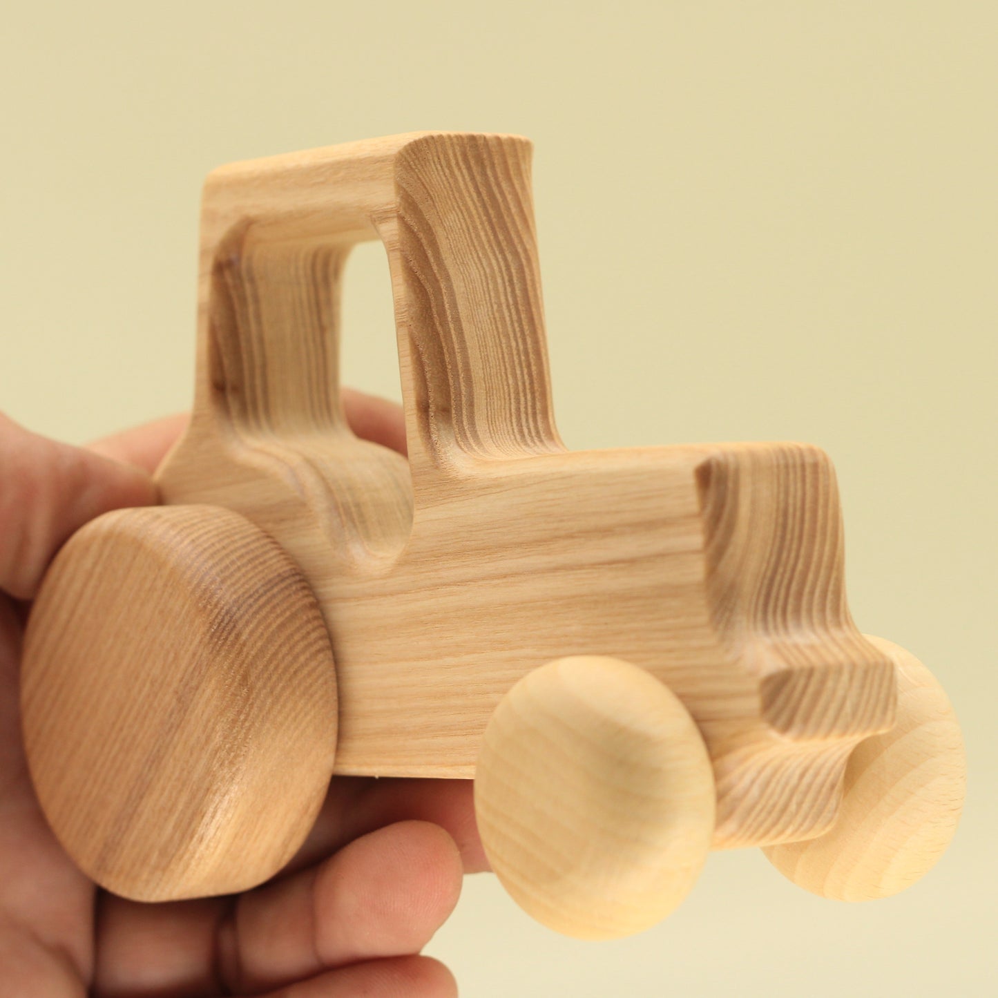 Lotes Toys wooden Eco Natural Tractor TR03