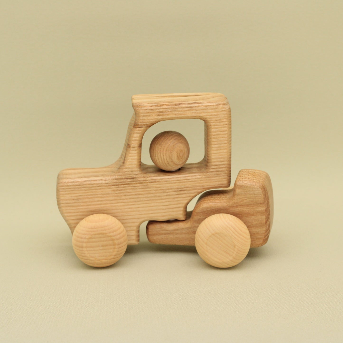 Lotes Toys wooden Eco Natural Tractor TR06