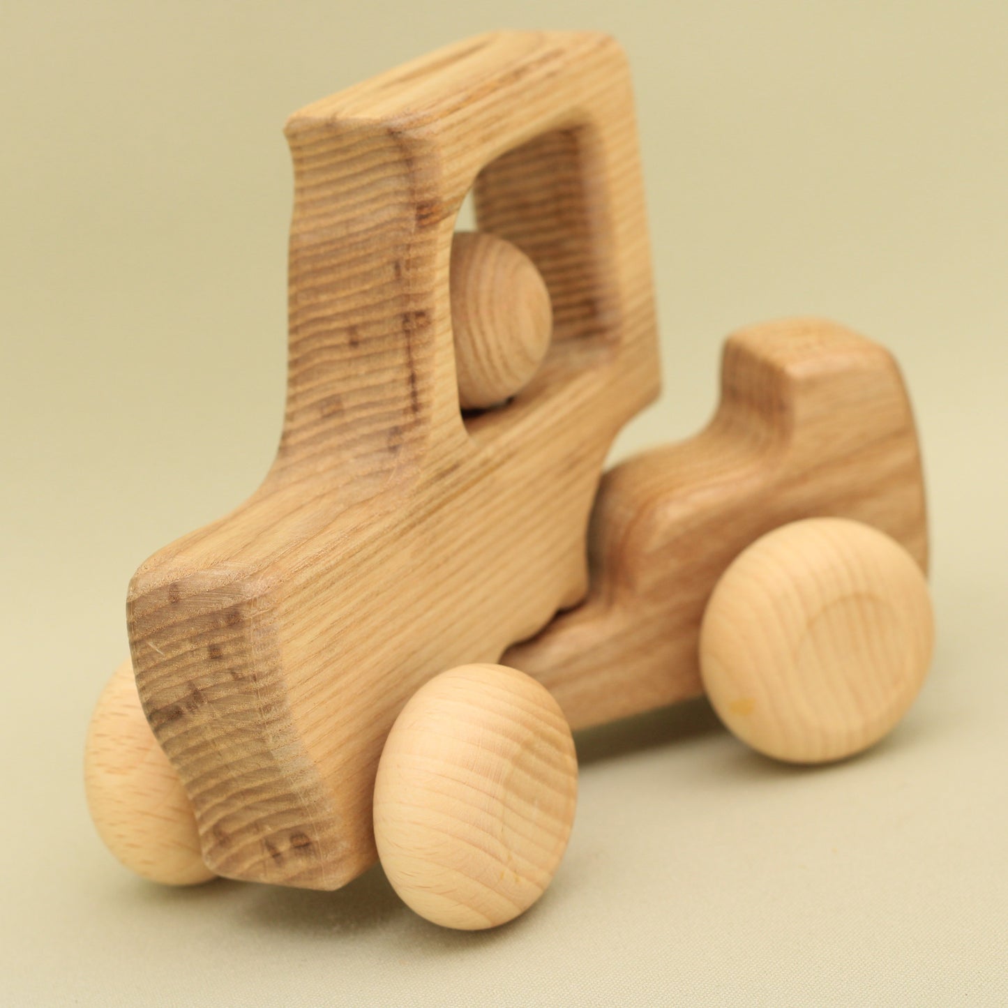 Lotes Toys wooden Eco Natural Tractor TR06