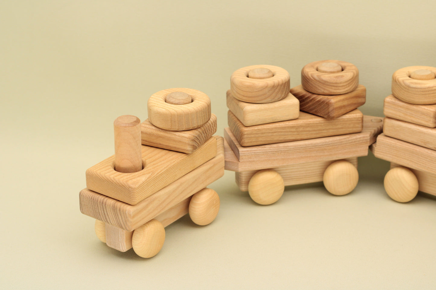 Lotes Toys Wooden Construction Train BT04