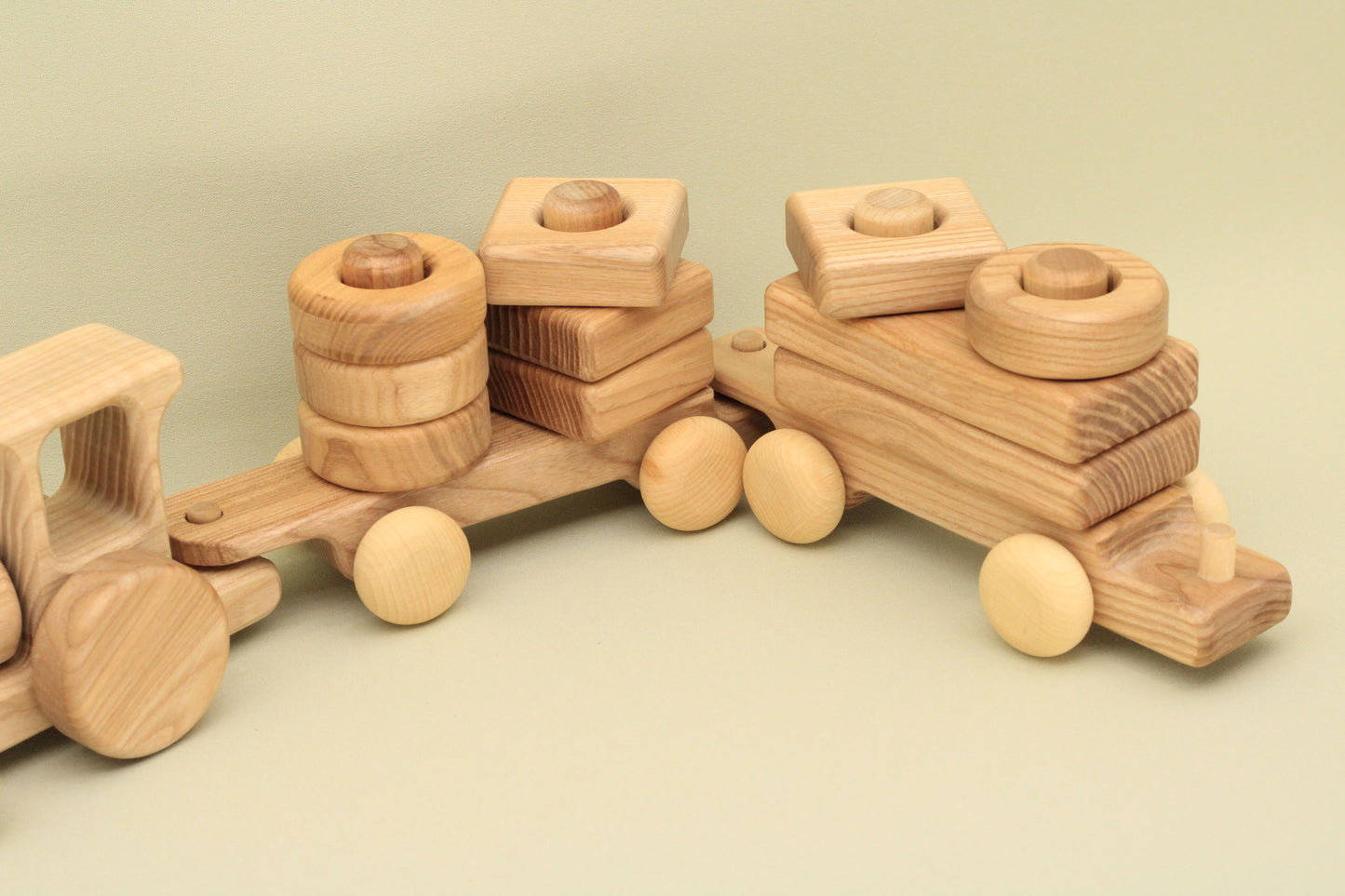 Lotes Toys Wooden Construction Train BT15