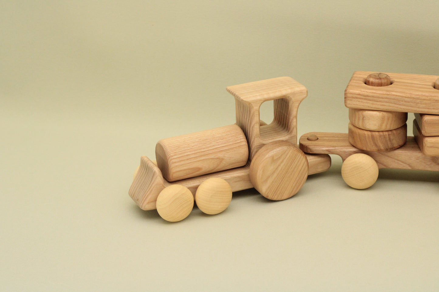 Lotes Toys Wooden Construction Train BT15