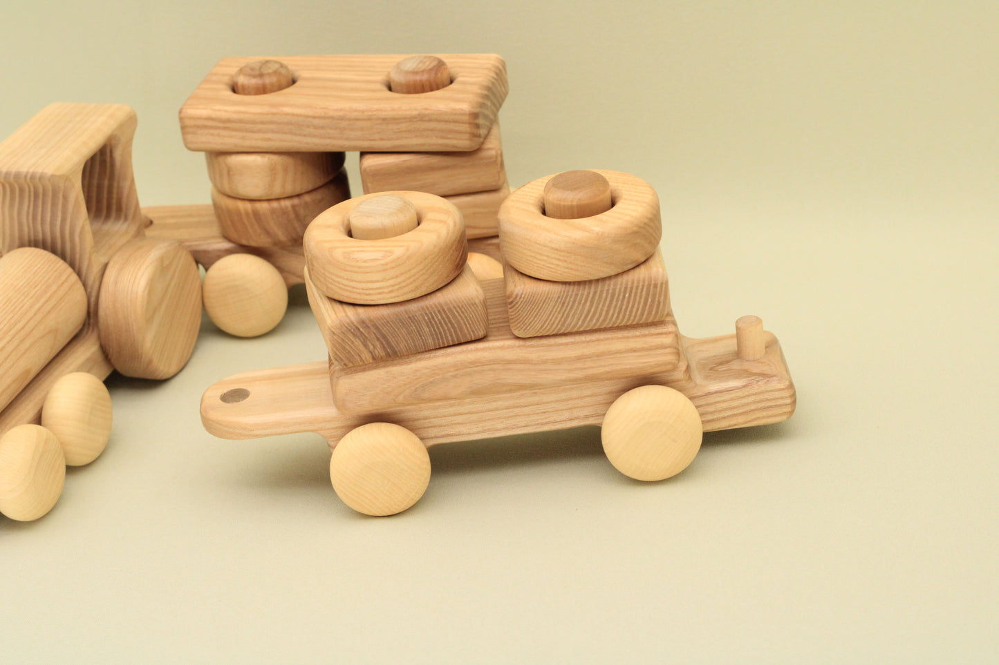 Lotes Toys Wooden Construction Train BT15